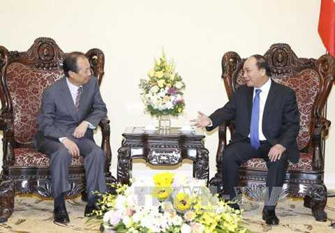 Thủ tướng Nguyễn Xuân Phúc tiếp ông Shin Jong Kyun, Chủ tịch Hội đồng quản trị, Tổng giám đốc Tập đoàn điện tử Samsung (Hàn Quốc). Ảnh: Thống Nhất/TTXVN Thủ tướng Nguyễn Xuân Phúc tiếp ông Shin Jong Kyun, Chủ tịch Hội đồng quản trị, Tổng giám đốc Tập đoàn điện tử Samsung (Hàn Quốc). Ảnh: Thống Nhất/TTXVN