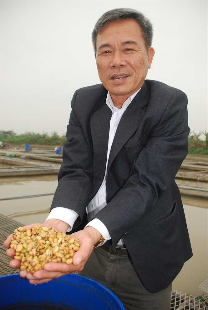 Ông Tựu vốc đám đậu tằm