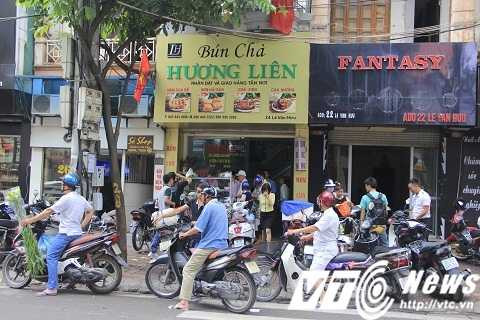 Dù đã hơn 10h nhưng lượng khách đến quán vẫn rất đông. 