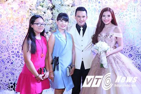 Mỹ Uyên cùng con gái đến dự đám cưới Lương Thế Thành