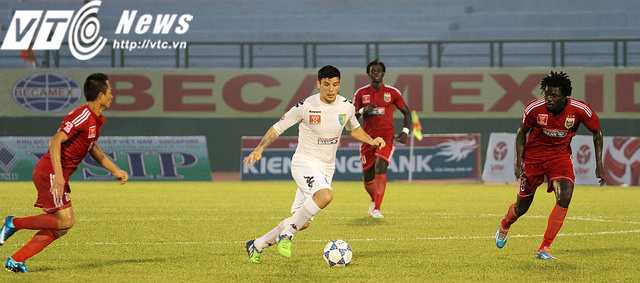 Victor Ormazabal đang là tiền vệ ngoại binh có kĩ thuật cá nhân tốt nhất V-League (ảnh: Hoàng Tùng)