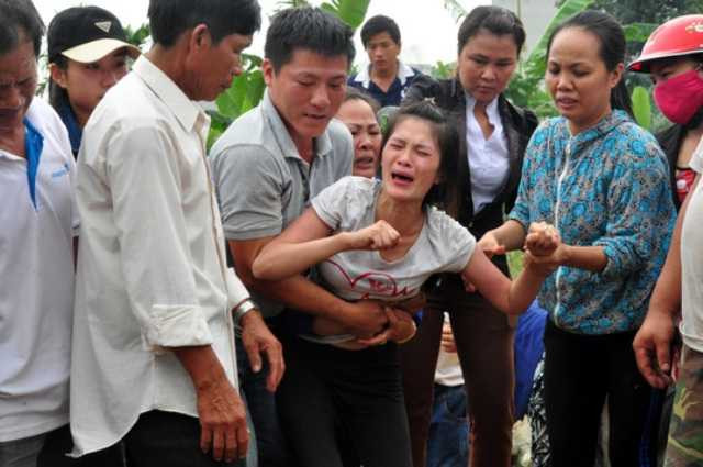 Nước mắt đã rơi như mưa ở lễ di quan 9 học sinh tử vong do đuối nước ở Quảng Ngãi.