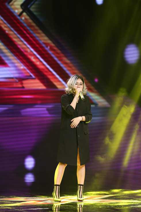Thí sinh Hoàng Quỳnh Hương thế hiện Dream a little dream of me