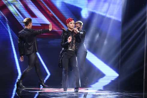 Nhóm Adam, với gương mặt cực kỳ quen thuộc là vũ công Tô Lâm thể hiện ca khúc sôi động Xích Lô – 5 PM, sáng tác của nhạc sỹ 