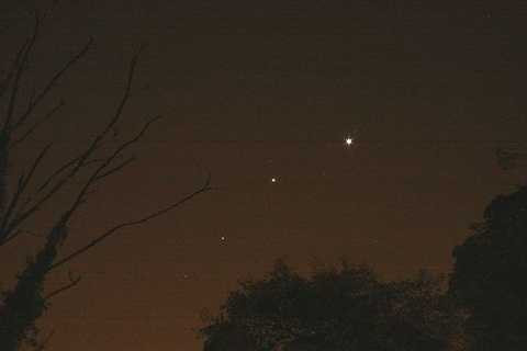 Có quan điểm cho rằng hành tinh thứ chín thực sự không tồn tại. Ảnh The Mirror