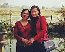 Chị Hiền và mẹ