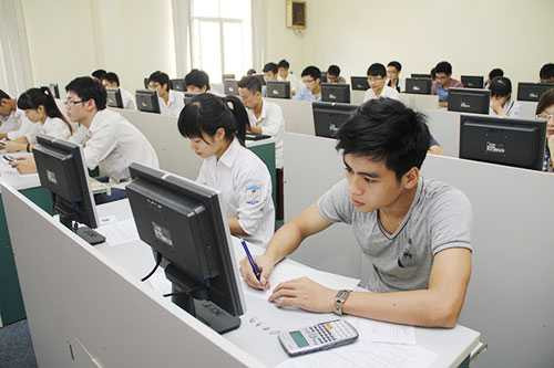 Thí sinh dự thi vào Đại học Quốc gia Hà Nội năm 2015 
