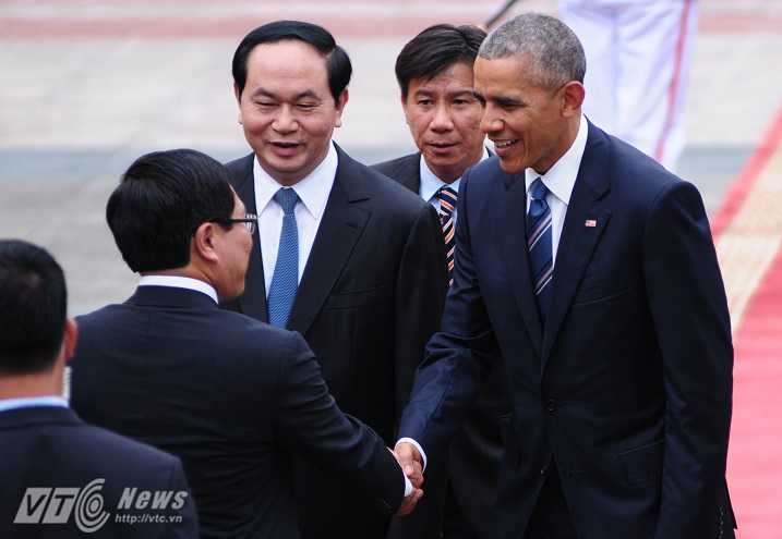 Chủ tịch nước giới thiệu các thành viên Chính phủ với Tổng thống Obama - Ảnh: Tùng Đinh
