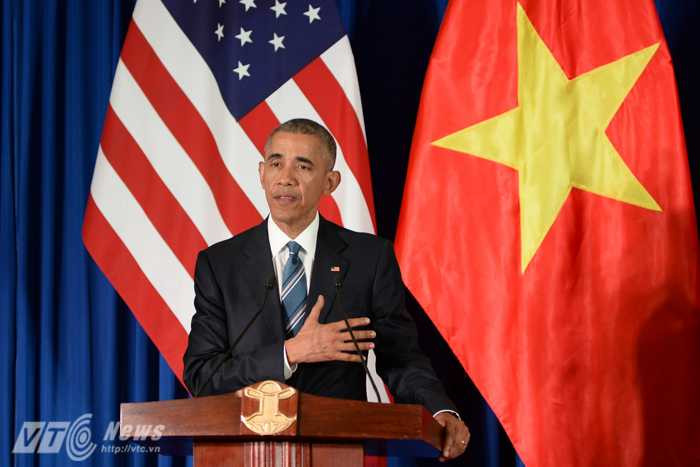 Ông Obama trả lời câu hỏi phóng viên quốc tế - Ảnh: Tùng Đinh