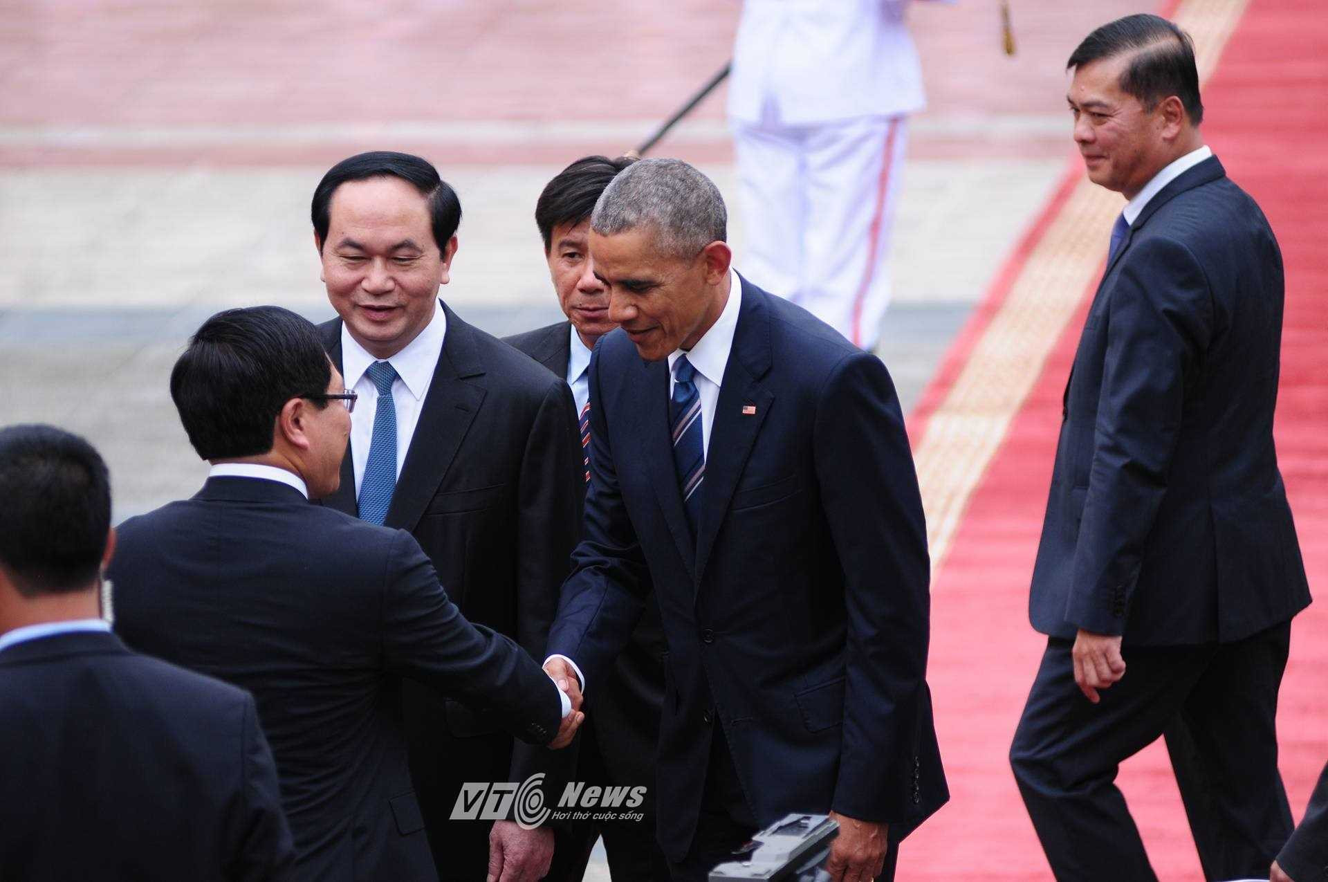 Các vị lãnh đạo cấp cao tiếp đón ông Obama(Ảnh: Tùng Đinh)