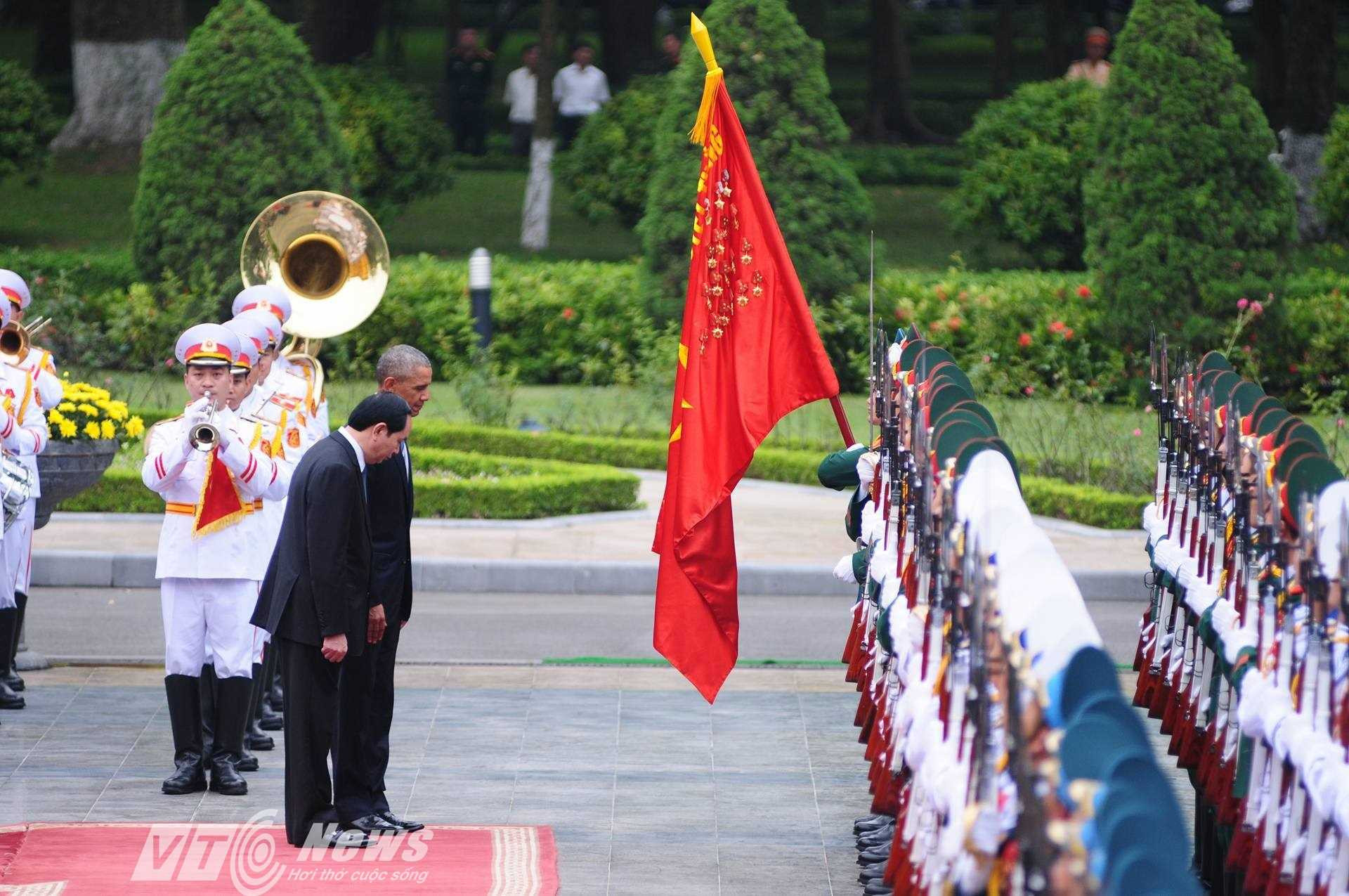 Chủ tịch Trần Đại Quang chủ trì nghi thức đón tiếp chính thức đối với vị tổng thống Mỹ (Ảnh: Tùng Đinh) 