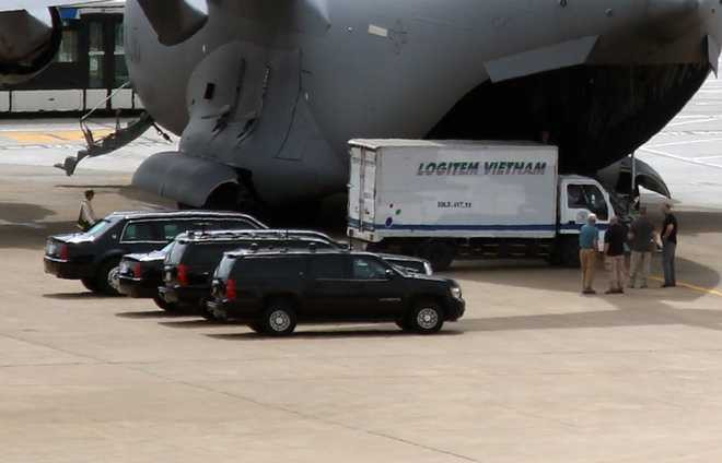 Dàn xe xuất hiện ở sân bay
