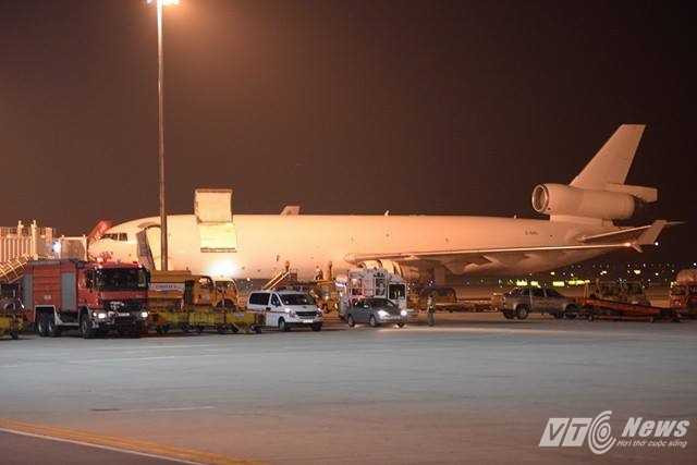 Chiếc máy bay không số hiệu đã hạ cánh. (Ảnh: Tùng Đinh)