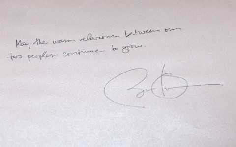 Bút tích của Tổng thống Obama tại khu di tích nhà sàn Chủ tịch Hồ Chí Minh. Ảnh Anh Đức/TTXVN Bút tích của Tổng thống Obama tại khu di tích nhà sàn Chủ tịch Hồ Chí Minh. Ảnh Anh Đức/TTXVN