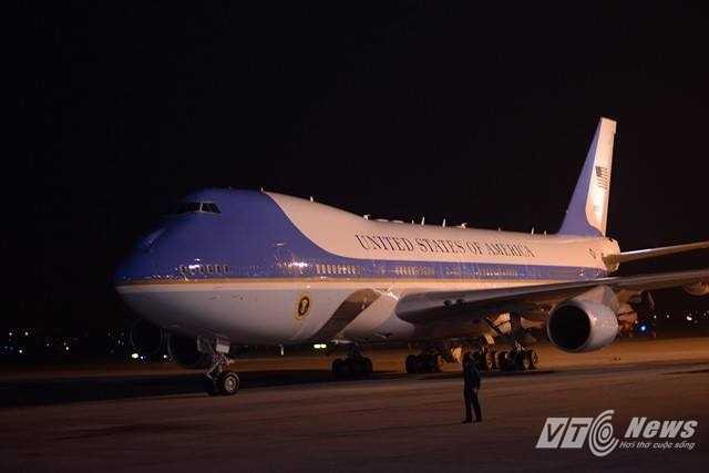 Theo trang Business Insider, mỗi giờ trên không của chiếc Nhà trắng trên không này ngốn 206.337 USD. (Ảnh: Tùng Đinh)