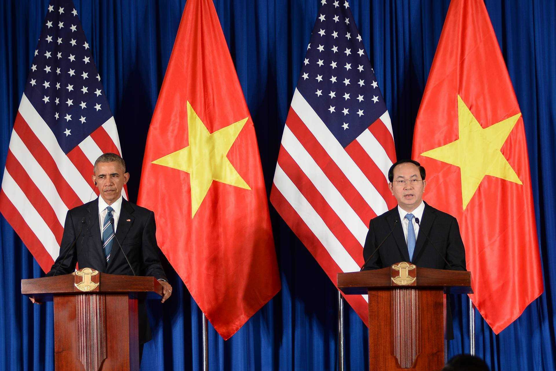 Đầu giờ chiều 23/5, Tổng thống Mỹ có cuộc họp báo chung với Chủ tịch nước (ảnh: Tùng Đinh)