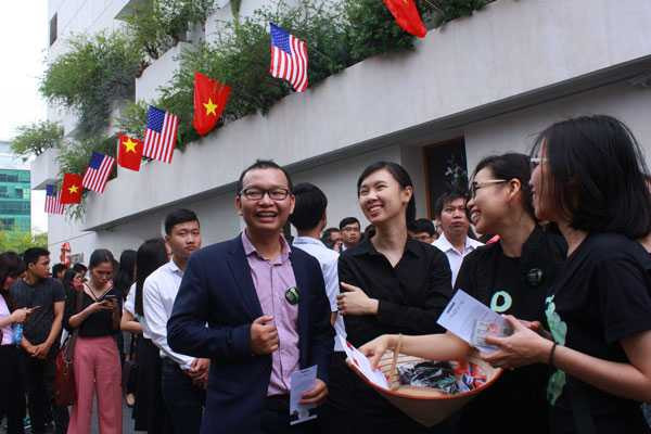 Tổng thống Obama trò chuyện với 800 'thủ lĩnh trẻ' Việt Nam