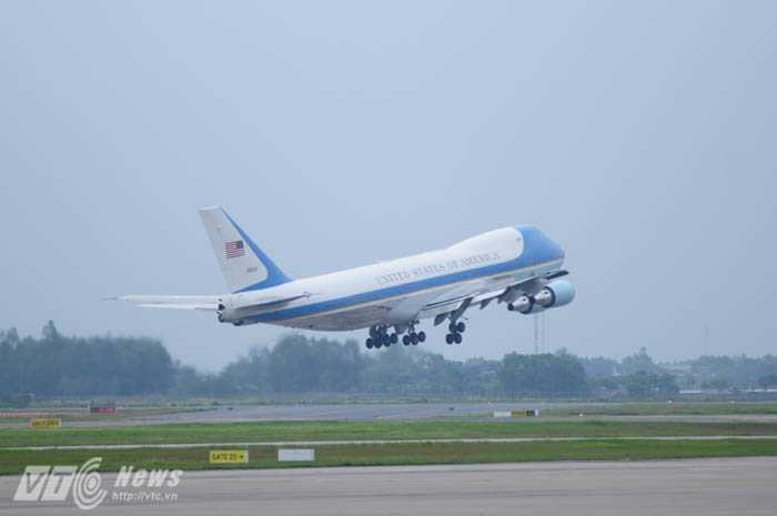 Air Force One cất cánh - Ảnh: Tùng Đinh
