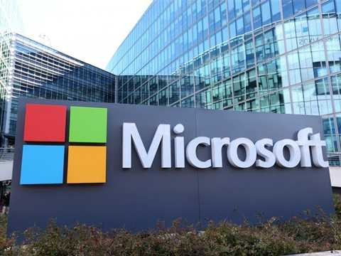 Microsoft - Mặc dù gã khổng lồ công nghệ không còn giữ được vị trí của mình như trong thập niên trước nhưng họ vẫn còn là một tên tuổi lớn – cung cấp môi trường làm việc tuyệt vời với 70% lượng nhân công hài lòng. Microsoft - Mặc dù gã khổng lồ công nghệ không còn giữ được vị trí của mình như trong thập niên trước nhưng họ vẫn còn là một tên tuổi lớn – cung cấp môi trường làm việc tuyệt vời với 70% lượng nhân công hài lòng.
