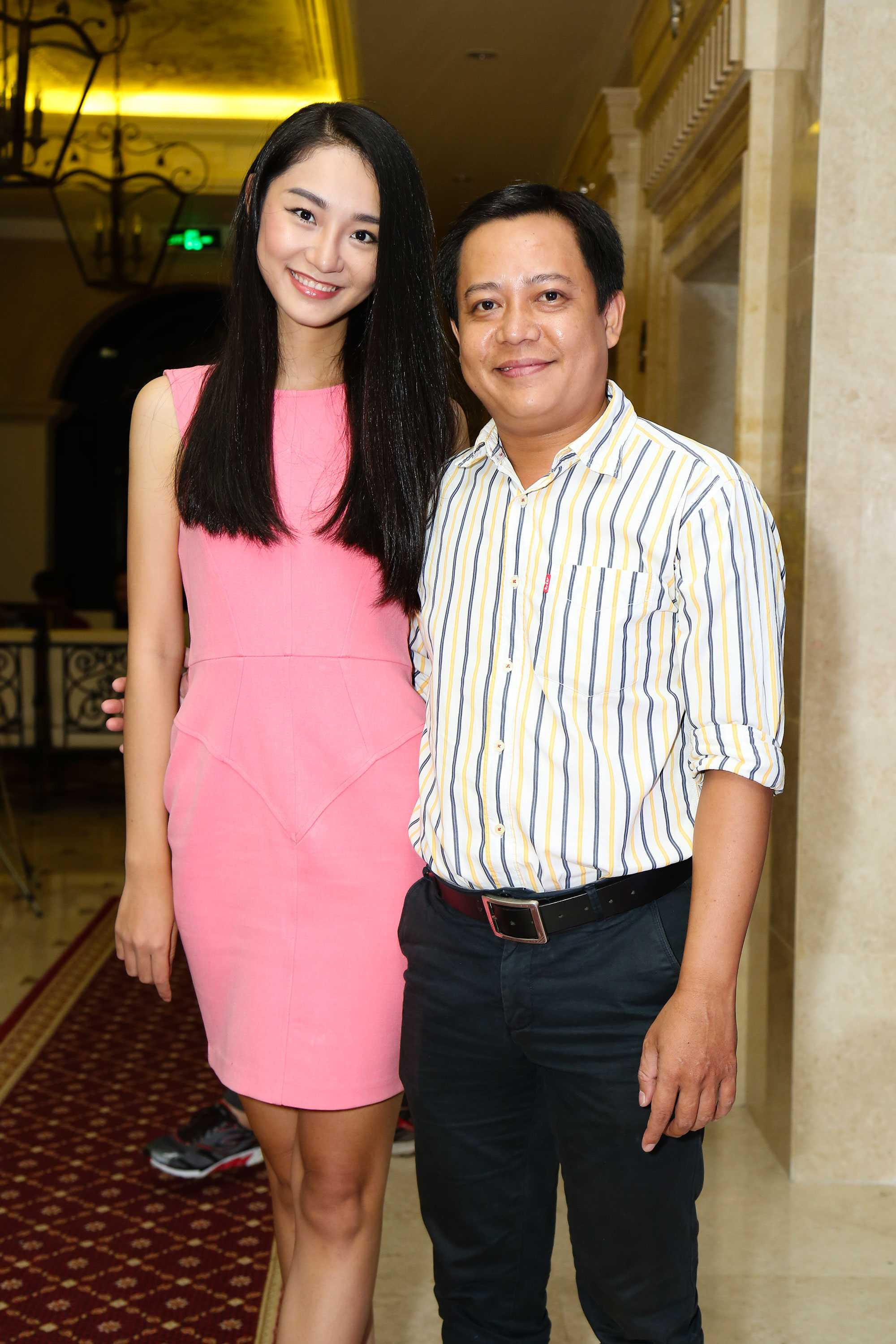 Trà My Next Top xinh đẹp, quấn quýt bên người yêu lớn tuổi