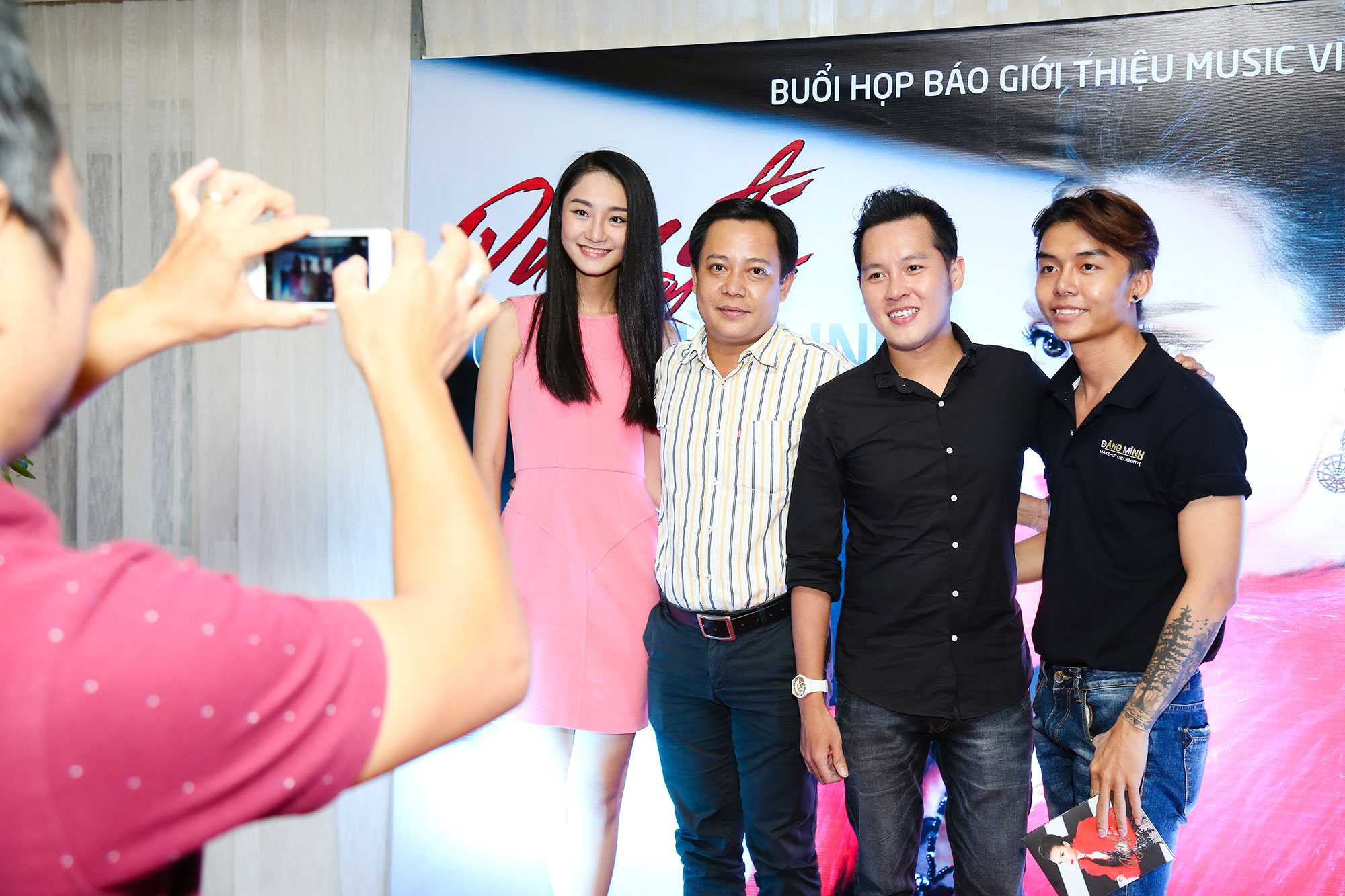 Trà My Next Top xinh đẹp, quấn quýt bên người yêu lớn tuổi