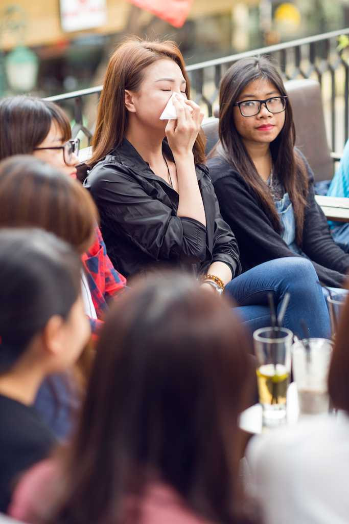 Trà Ngọc Hằng khóc như mưa tại Hà Nội