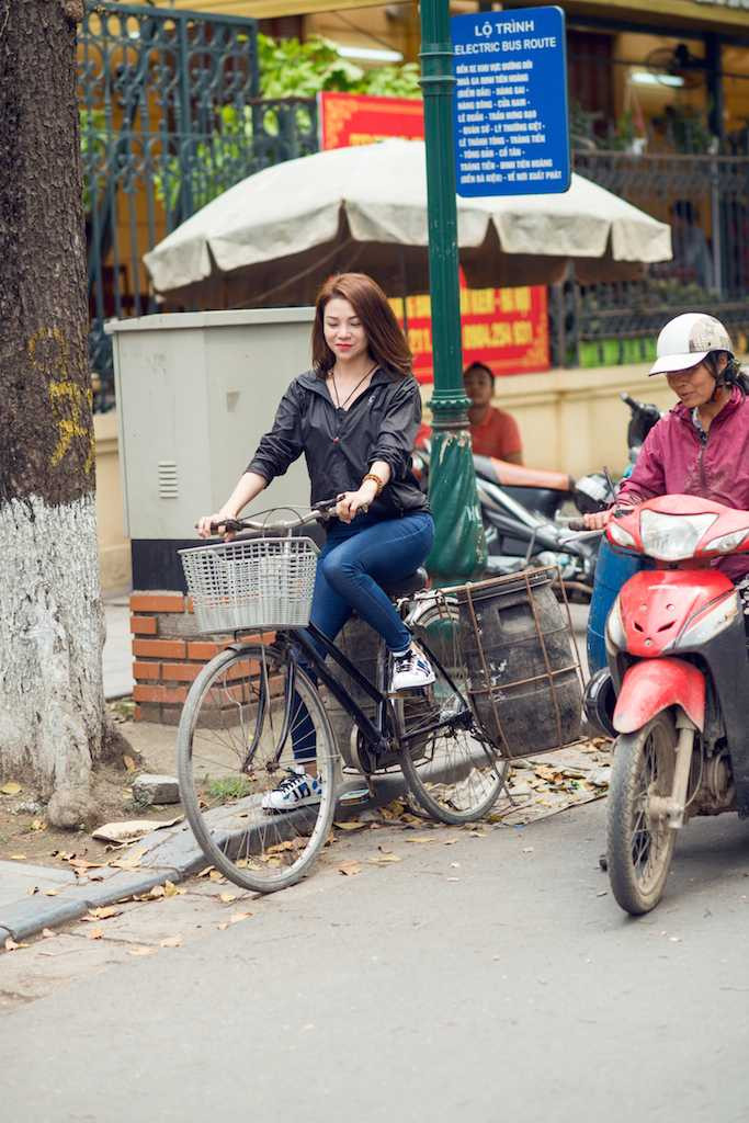 Trà Ngọc Hằng khóc như mưa tại Hà Nội