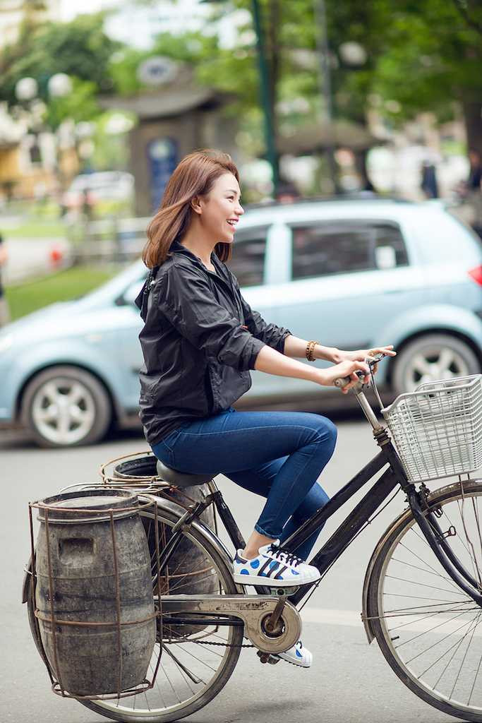 Trà Ngọc Hằng khóc như mưa tại Hà Nội