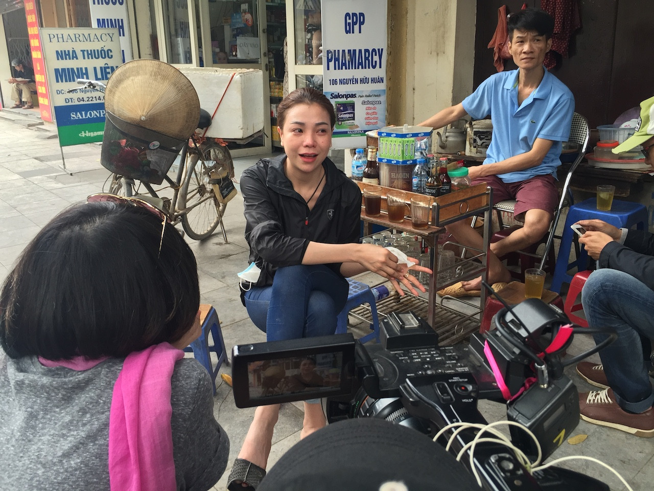 Trà Ngọc Hằng khóc như mưa tại Hà Nội