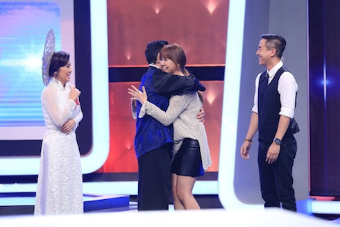 Vân Sơn sàm sỡ Hari Won.