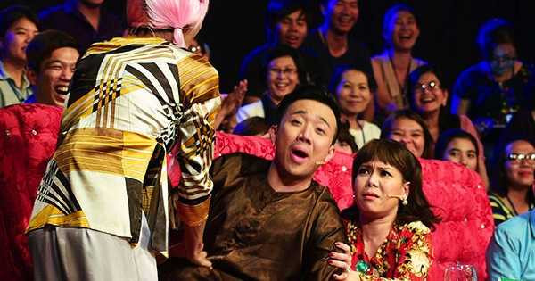 Trấn Thành vất vả chống đỡ thí sinh cưỡng hôn