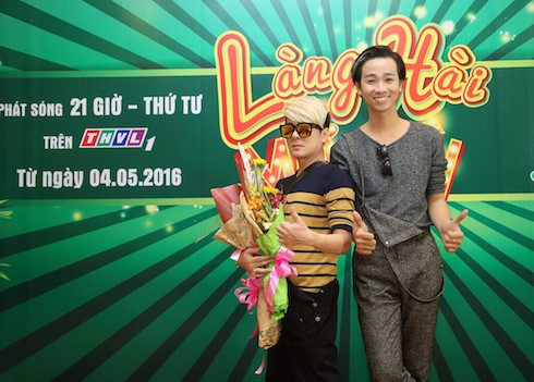 Nhóm Sáng rực gồm Vũ Hà, Hải Triều. 