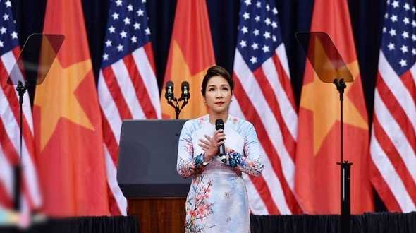 Tranh cãi quanh việc Mỹ Linh hát Quốc ca: Sợ hãi đám đông 'khát chửi'