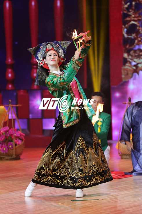 Trực tiếp chung kết Bước nhảy hoàn vũ 2016: Khách mời Ngọc Trinh