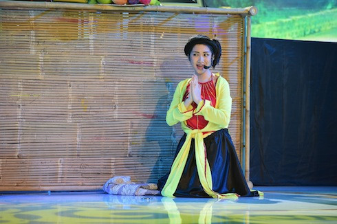 Hòa Minzy hóa thân NSND Hồng Vân với Liên khúc Bà rằng bà rí – Lạy anh em đi lấy chồng 