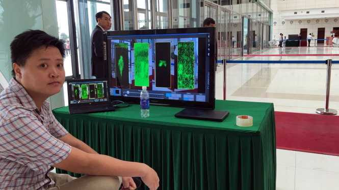Màn hình máy soi kiểm tra an ninh - Ảnh: Việt Dũng/TTO