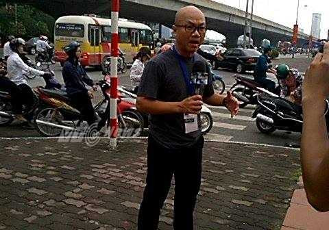 Các PV báo chí đã có mặt từ rất sớm để đưa tin về sự kiện (ảnh: Duy Thành)