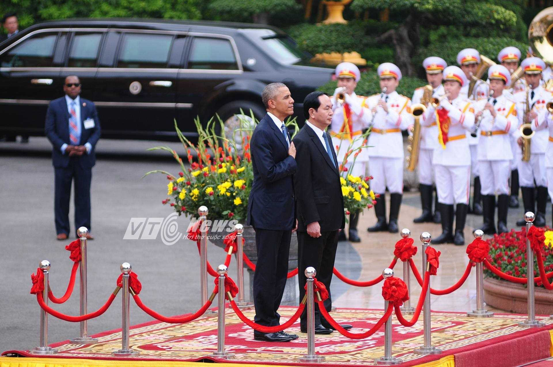 Ông Obama tại lễ đón chính thức sáng 23/5 (ảnh: Tùng Đinh)