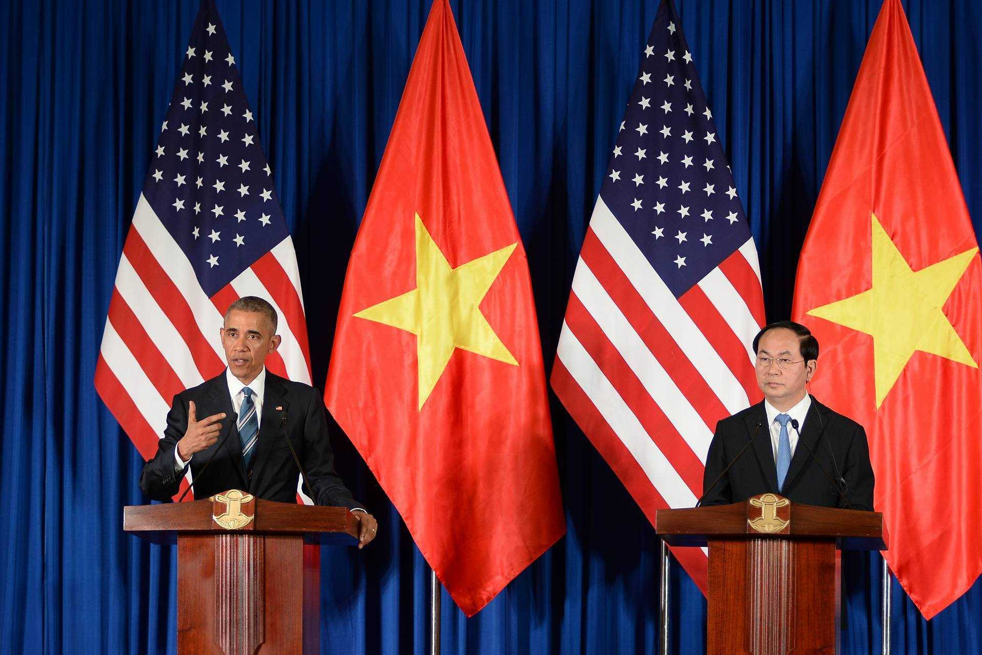 Ông Obama tại cuộc họp báo chung với Chủ tịch nước Trần Đại Quang (ảnh: Tùng Đinh)