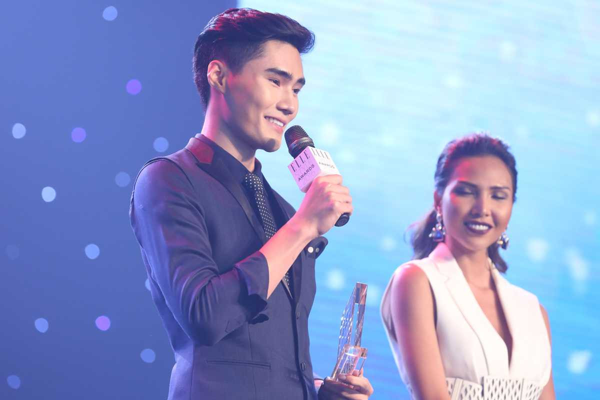 Quang Hùng cũng giành giải Biểu tượng thời trang triển vọng của năm.