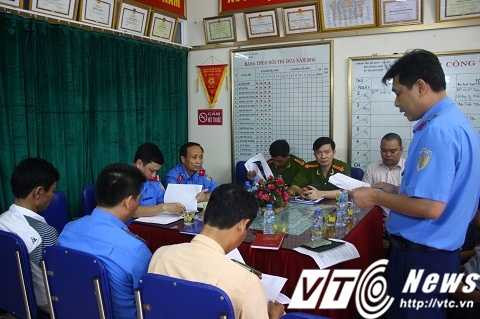 Thanh tra GTVT huyện Đông Anh xây dựng phương án phối hợp tuần tra, xử lý các trường hợp gây mất trật tự an toàn giao thông trên cầu Nhật Tân và cầu Đông Trù.