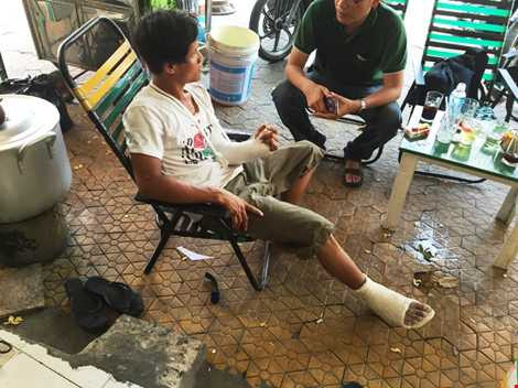 Anh Thể bị đánh gãy tay trái và xương chân sau khi va chạm