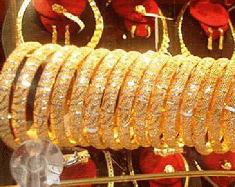 Vàng SJC đuối sức so với giá vàng thế giới Vàng SJC đuối sức so với giá vàng thế giới