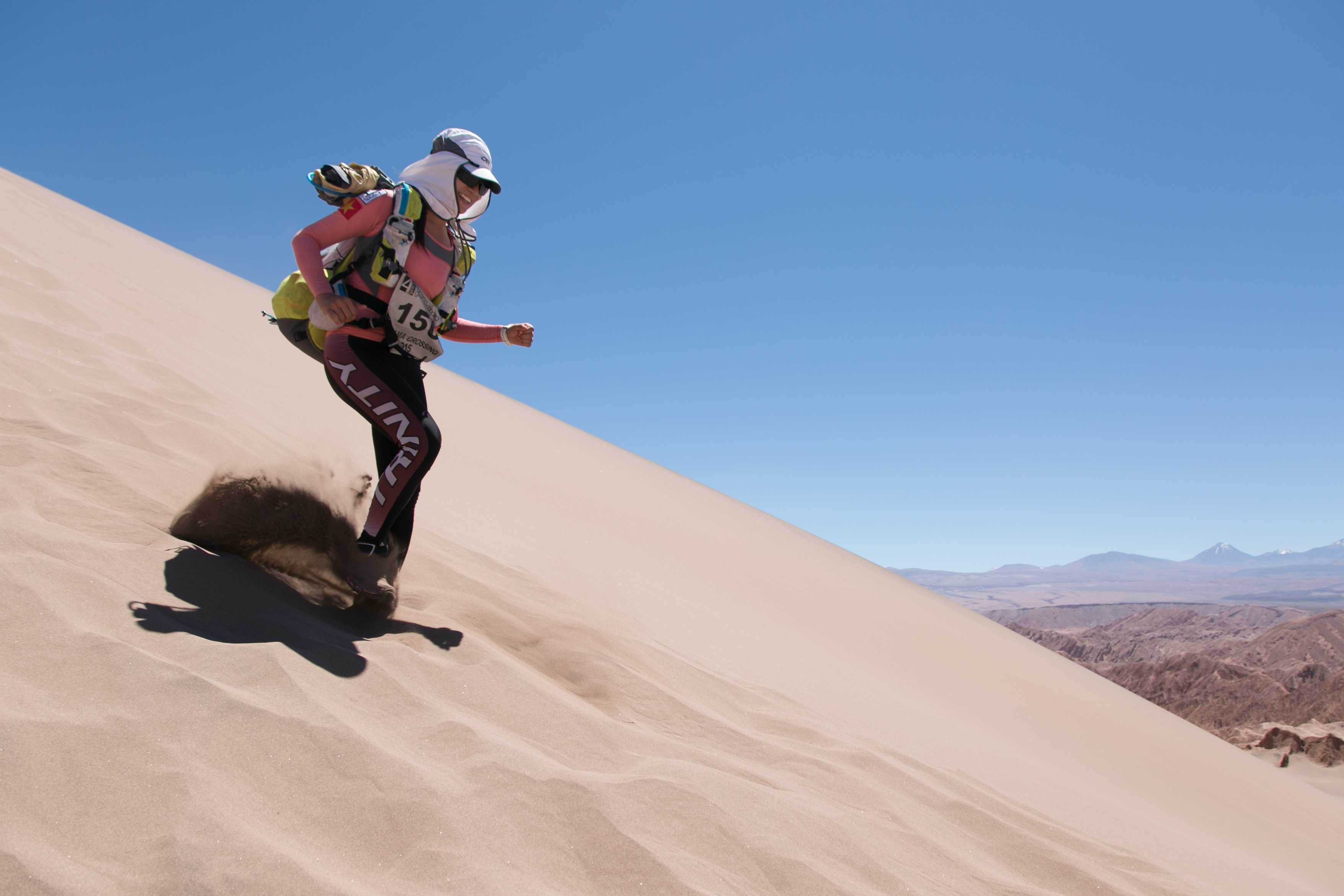 Thanh Vũ trong một cuộc đua marathon xuyên sa mạc