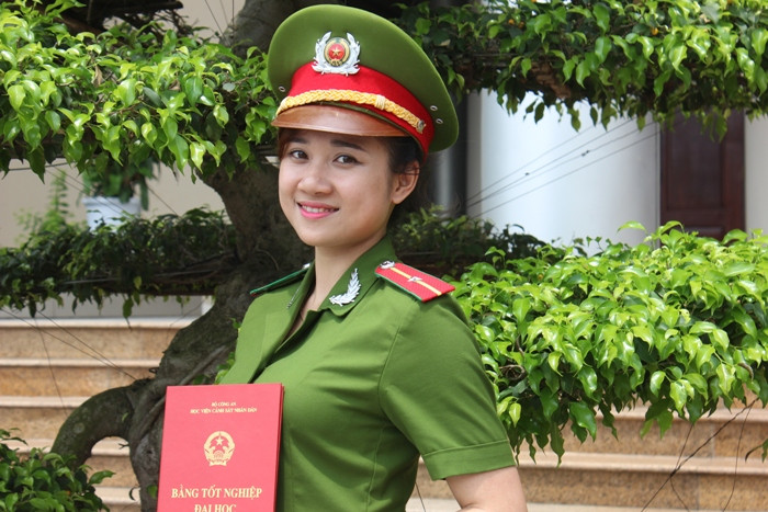 Vẻ đẹp rạng ngời của nữ sinh Cảnh sát trong lễ tốt nghiệp