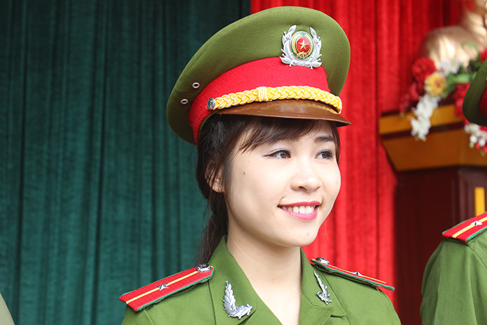 Vẻ đẹp rạng ngời của nữ sinh Cảnh sát trong lễ tốt nghiệp