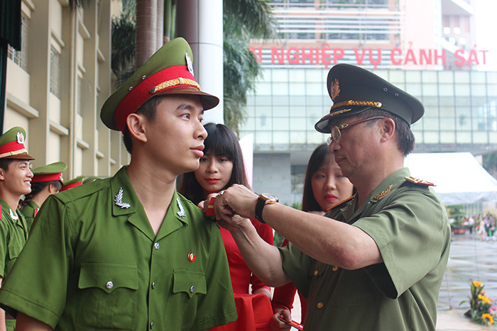 Vẻ đẹp rạng ngời của nữ sinh Cảnh sát trong lễ tốt nghiệp