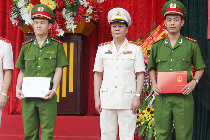 Vẻ đẹp rạng ngời của nữ sinh Cảnh sát trong lễ tốt nghiệp