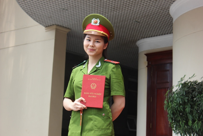 Vẻ đẹp rạng ngời của nữ sinh Cảnh sát trong lễ tốt nghiệp