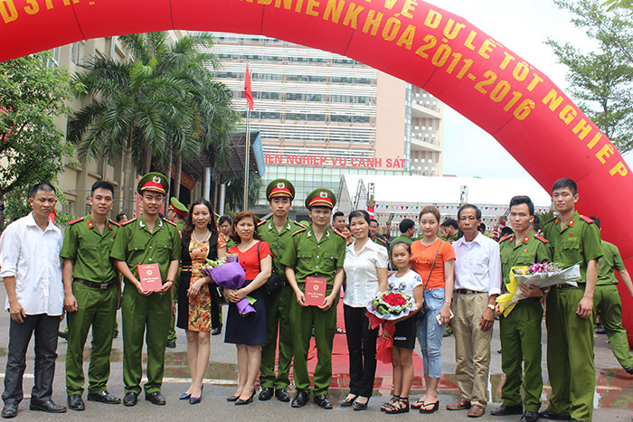 Vẻ đẹp rạng ngời của nữ sinh Cảnh sát trong lễ tốt nghiệp